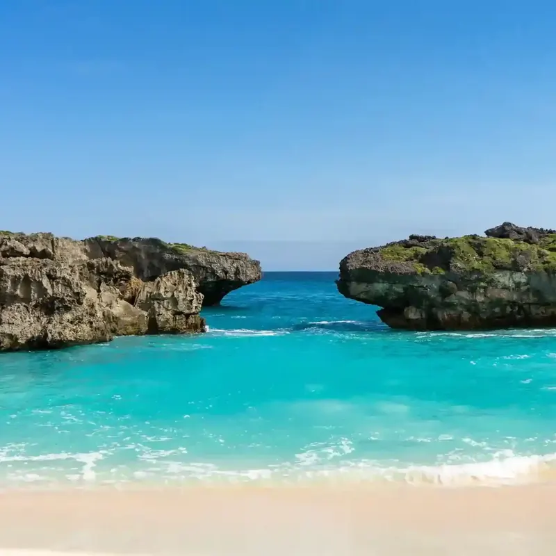 Clear water and white sand at Mandorak Beach
