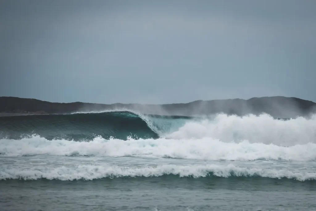 Best swell and wind direction for Nihiwatu‑area waves