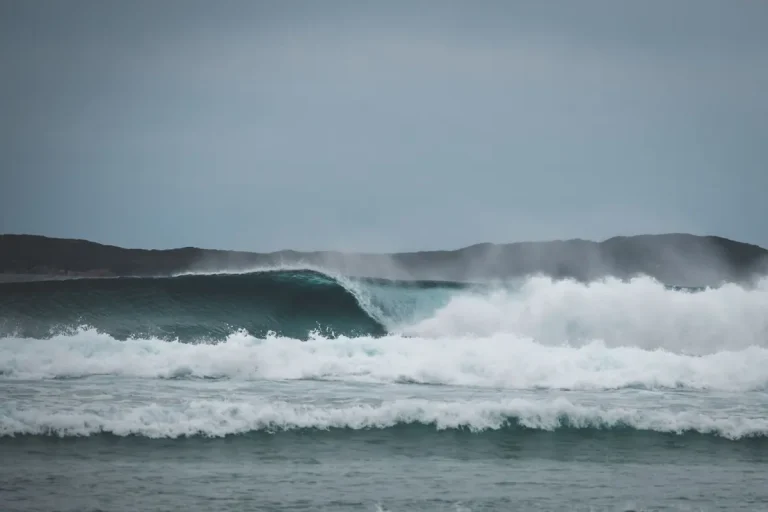 Best swell and wind direction for Nihiwatu‑area waves